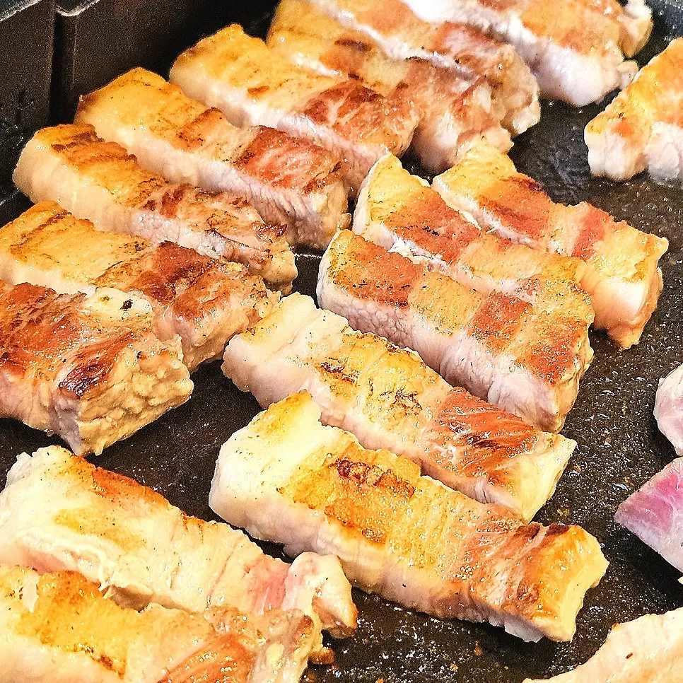 Onions and asparagus alongside the meat on the grill