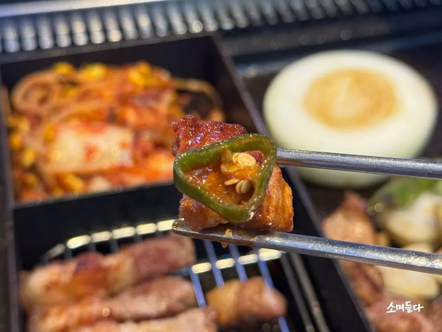 생와사비를 올린 오겹살 한 점