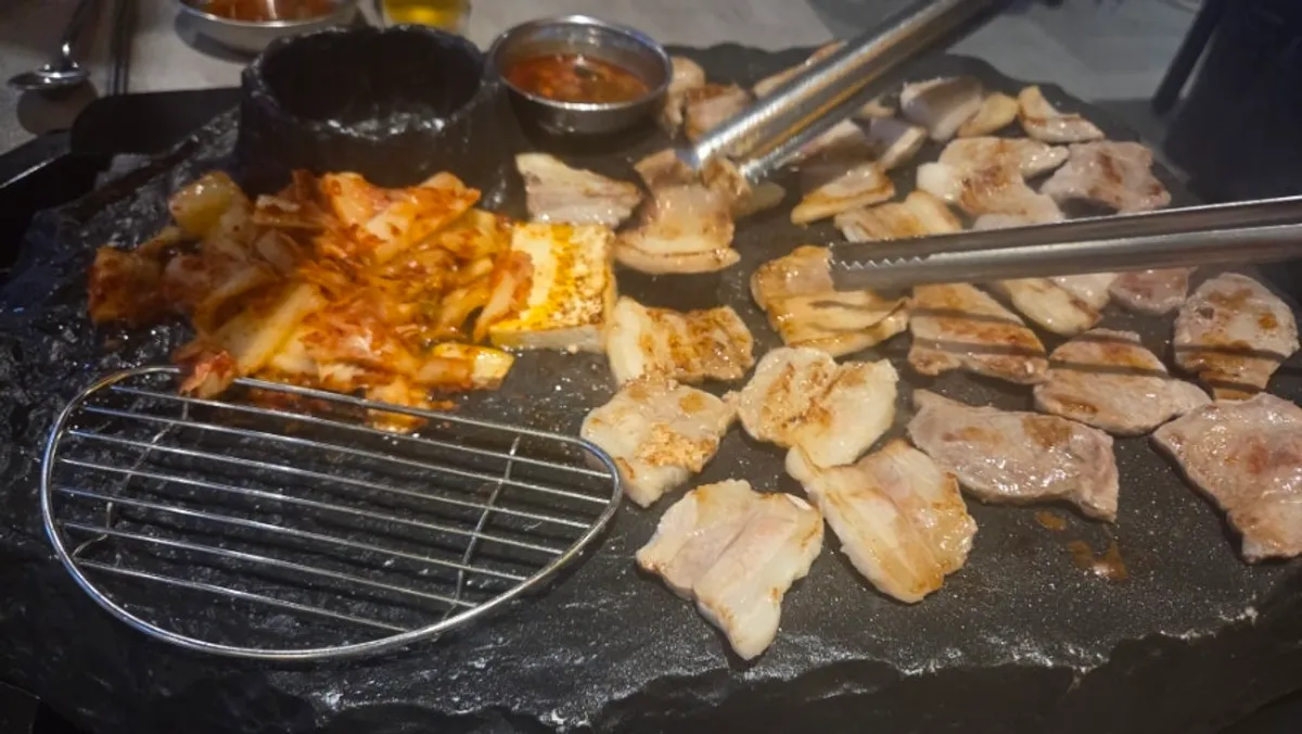 쏘삼208 수원역점 돌판 삼겹살 상차림