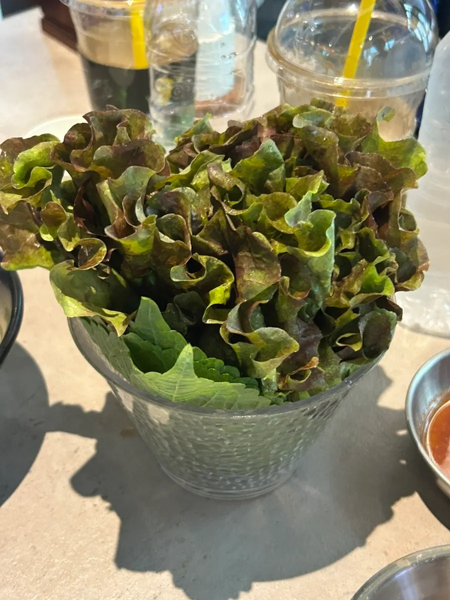 기본 밑반찬 명이나물과 파채