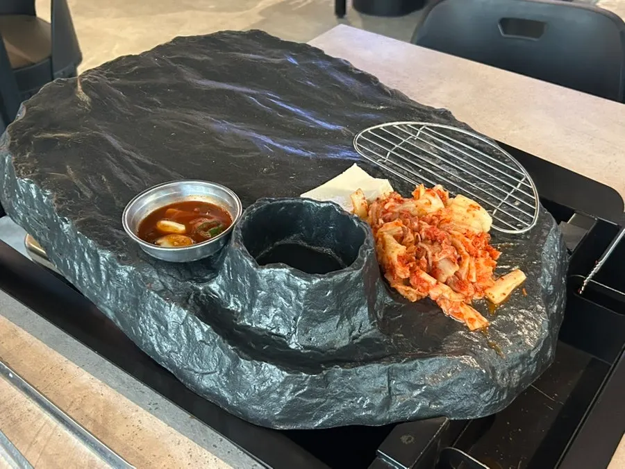 치즈퐁듀 자리가 있는 돌판