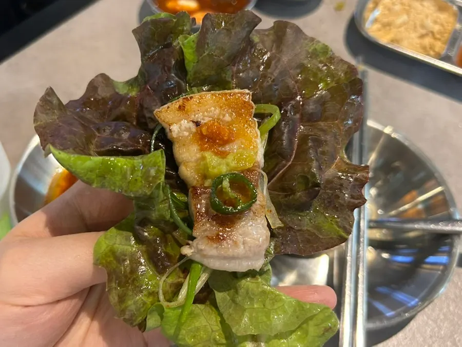 노릇하게 구워진 삼겹살