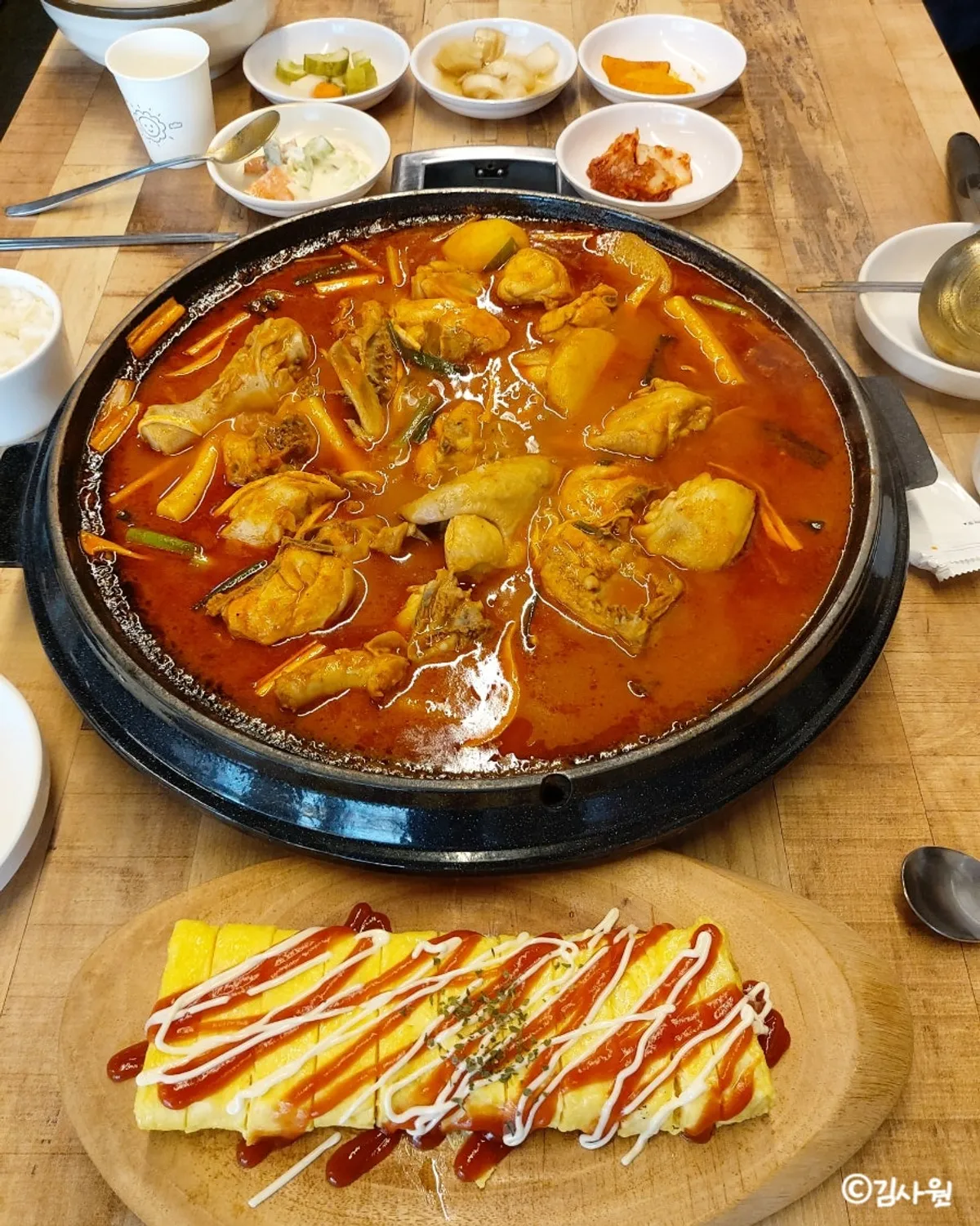 솥뚜껑에 끓인 닭도리탕 대표 사진