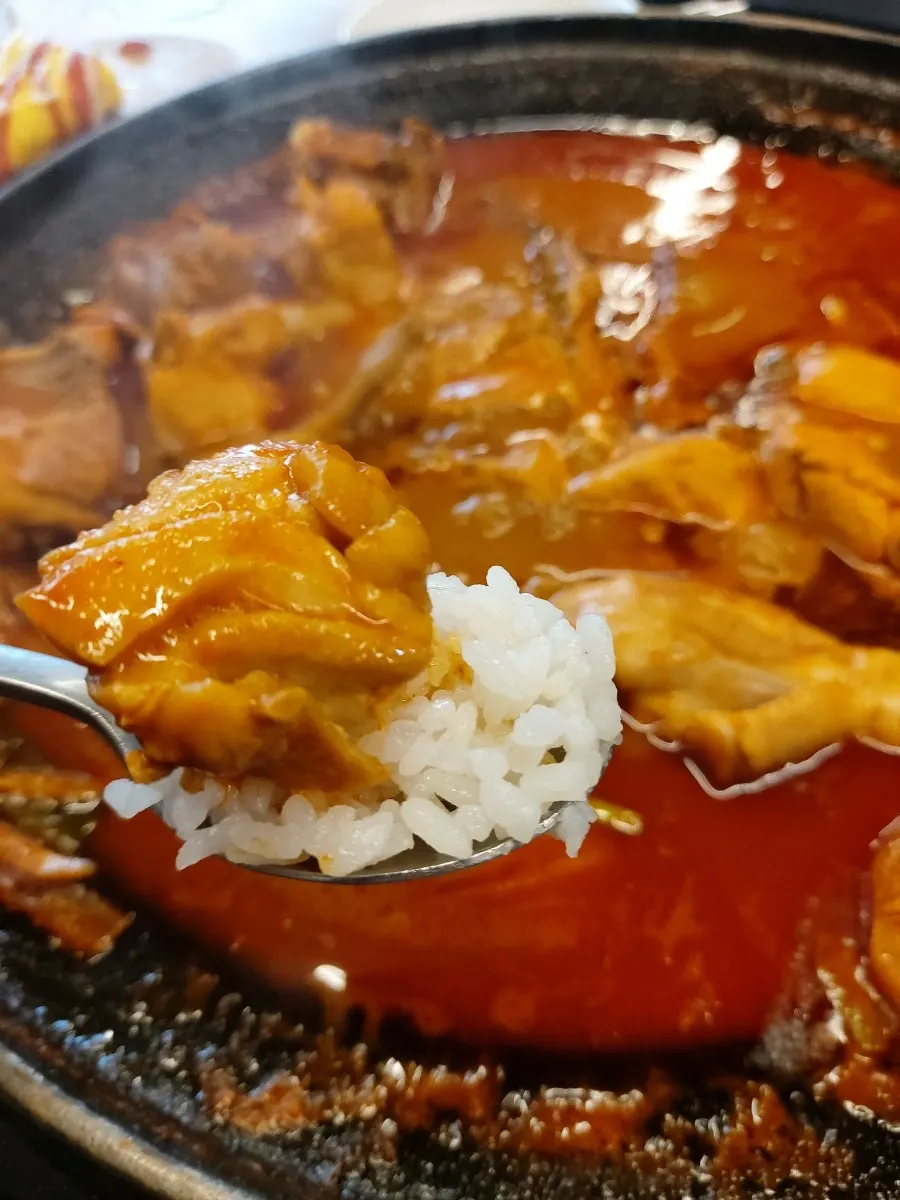 국물을 머금은 쫄깃한 밀떡