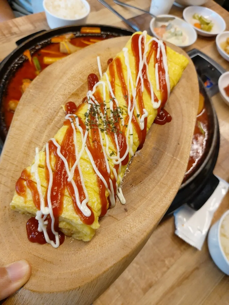 국물에 비빈 밥 한 숟갈