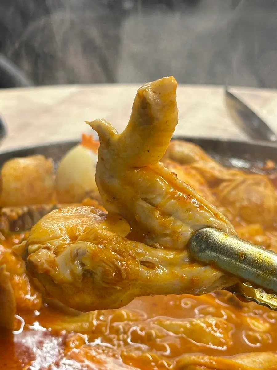 큼직한 닭고기 한 점