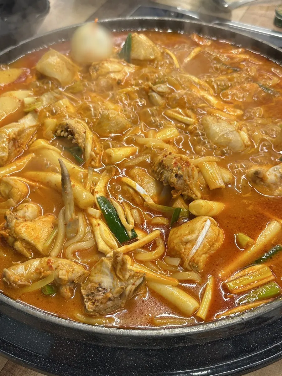 배달로도 즐기기 좋은 솥뚜레 닭도리탕