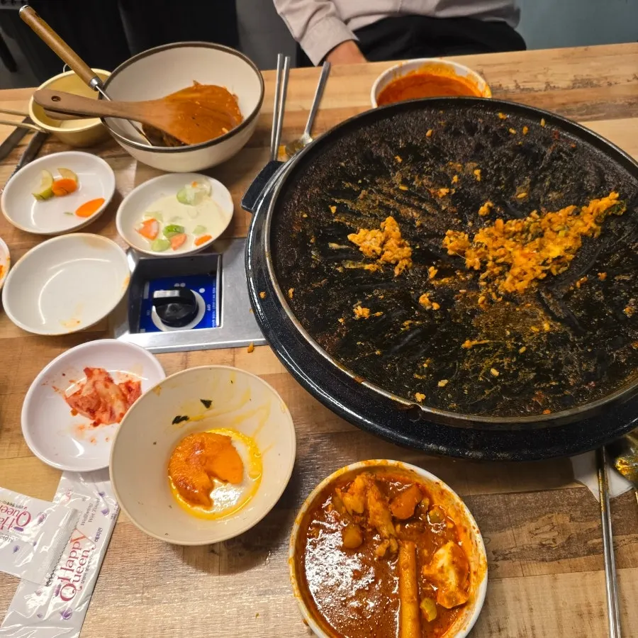 남은 국물에 볶은 셀프치즈볶음밥