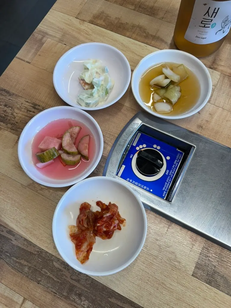끓이기 전 닭 한마리 닭도리탕
