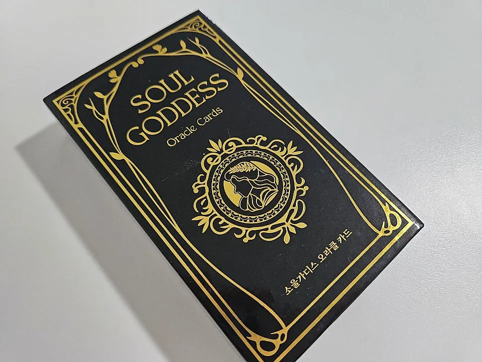 Black and gold oracle cards