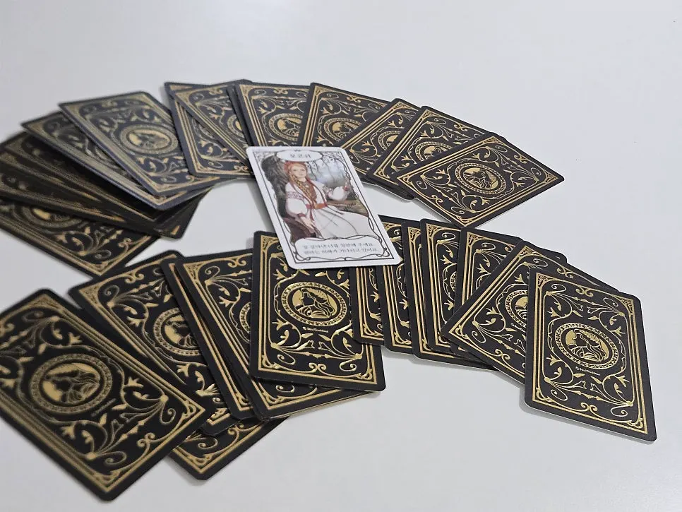Checking the message on a drawn card