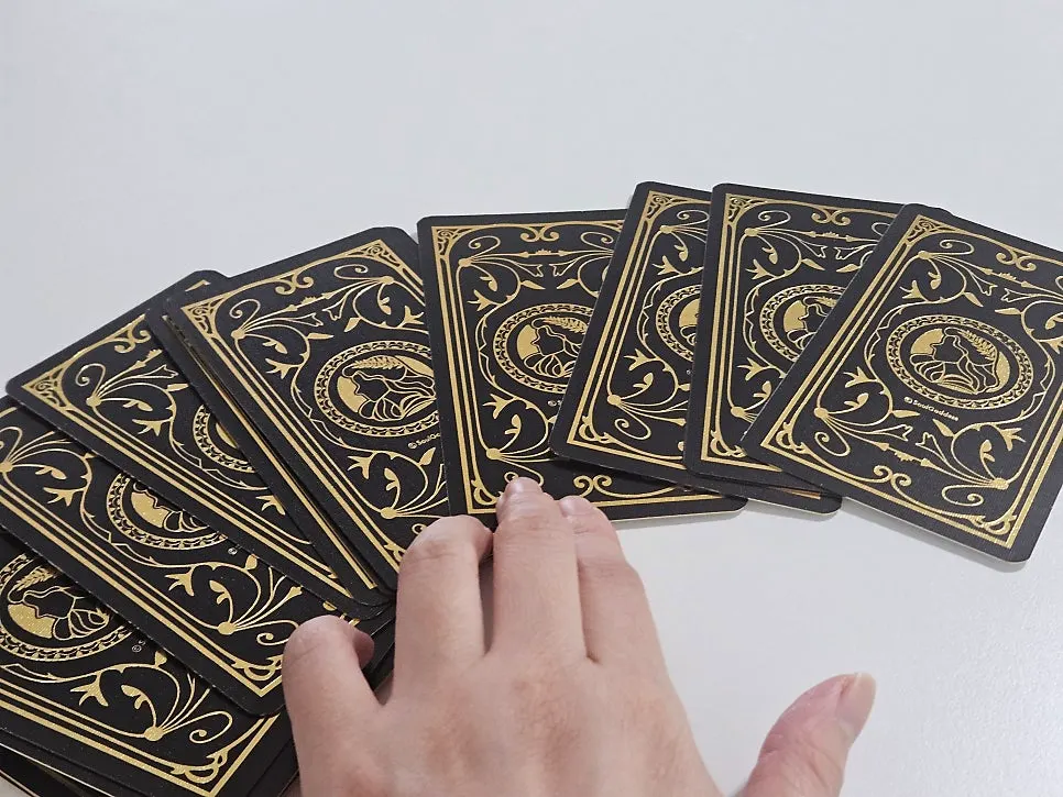 Oracle cards that are easy for tarot beginners