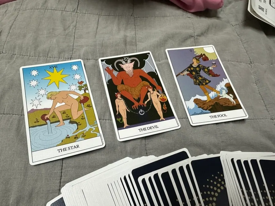 Tarot cards for my daughter's love luck