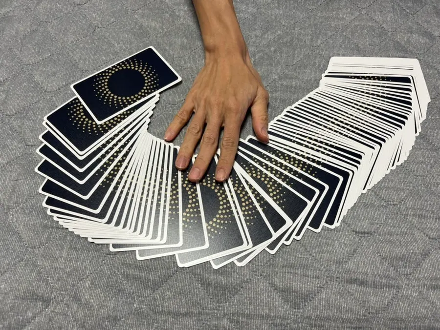 Image of tarot cards with clean lines