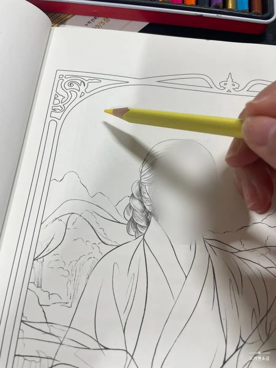 色鉛筆で塗るマゴの図案