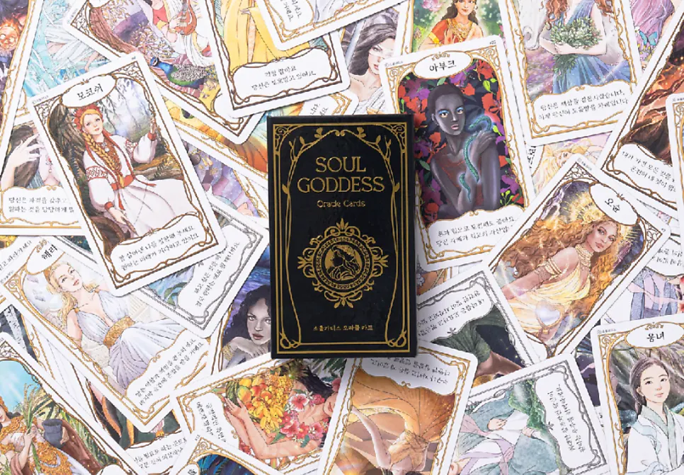 Oracle cards featuring goddess illustrations