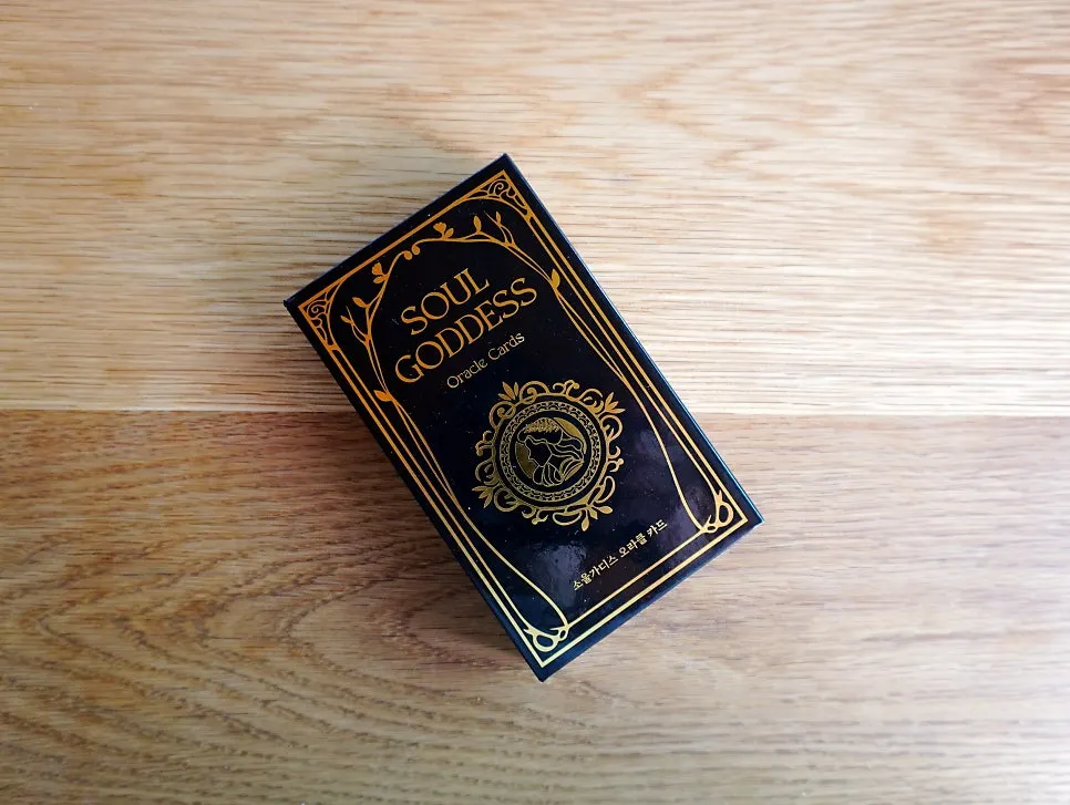 Tarot cards ordered to read fortunes alone