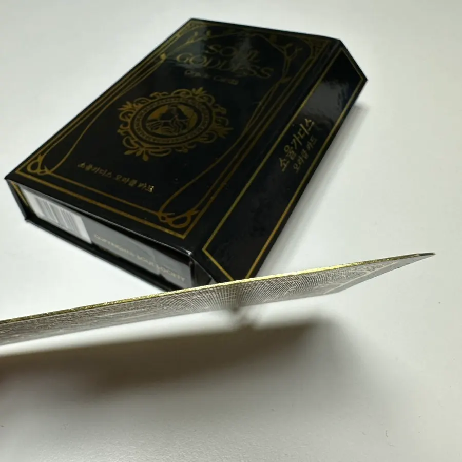 Cards with gold-colored edges