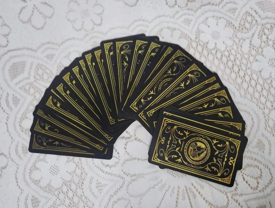 Luxurious card-back design