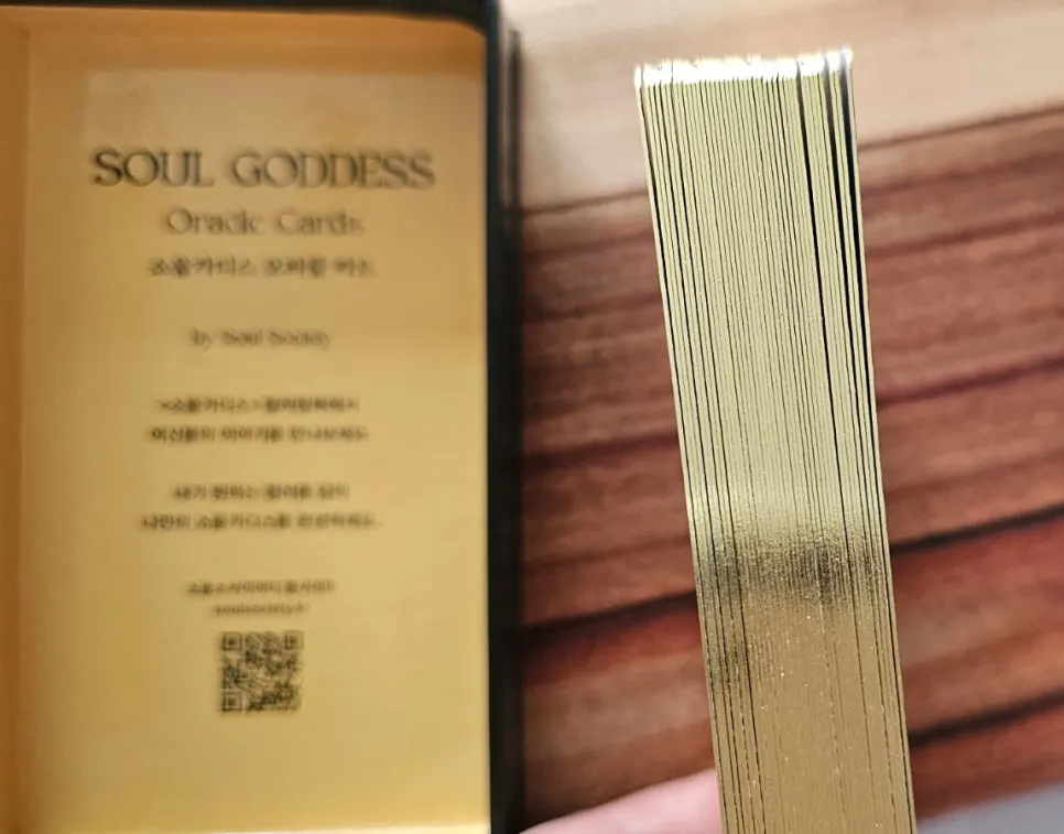 Oracle cards made up of 40 goddesses