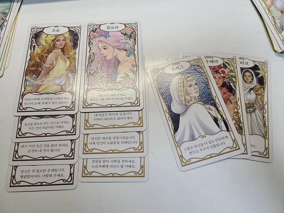 Card layout with number, illustration, and meaning