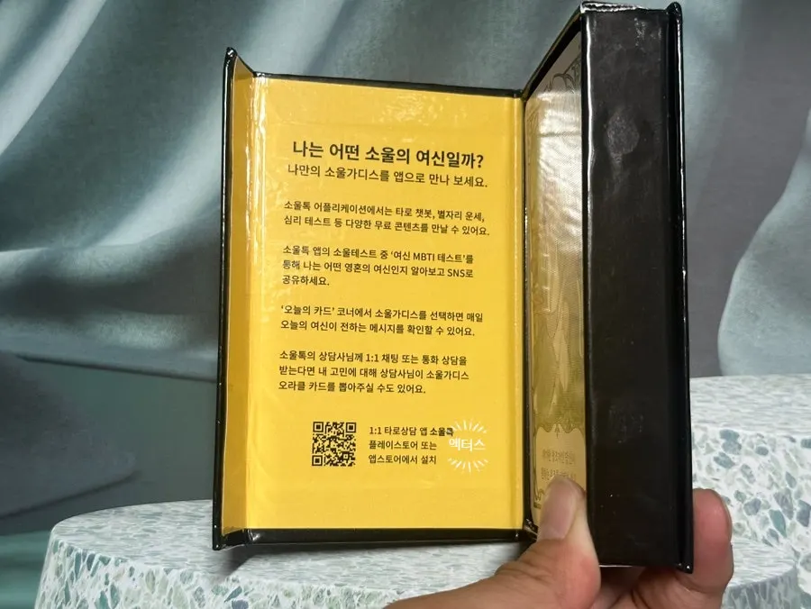 Oracle cards delivering goddess messages