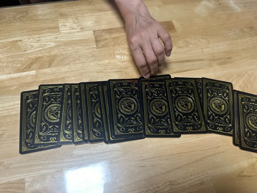 How to use oracle cards by choosing one card