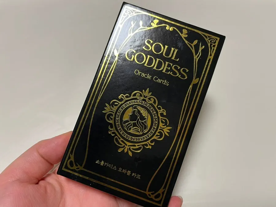 Oracle cards to use without tarot-reading knowledge
