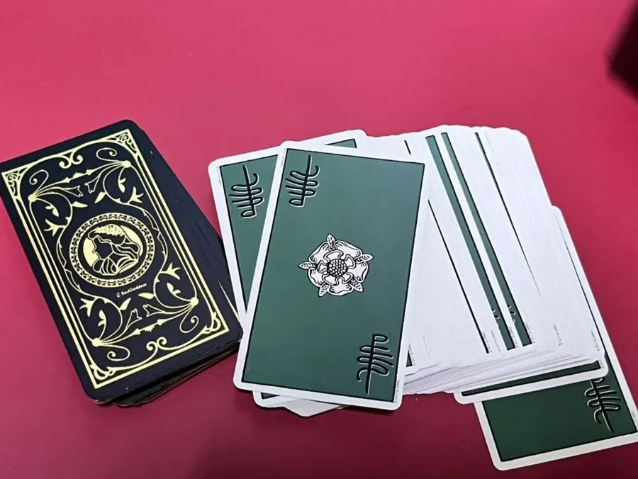 Comparison of a traditional tarot deck and oracle cards