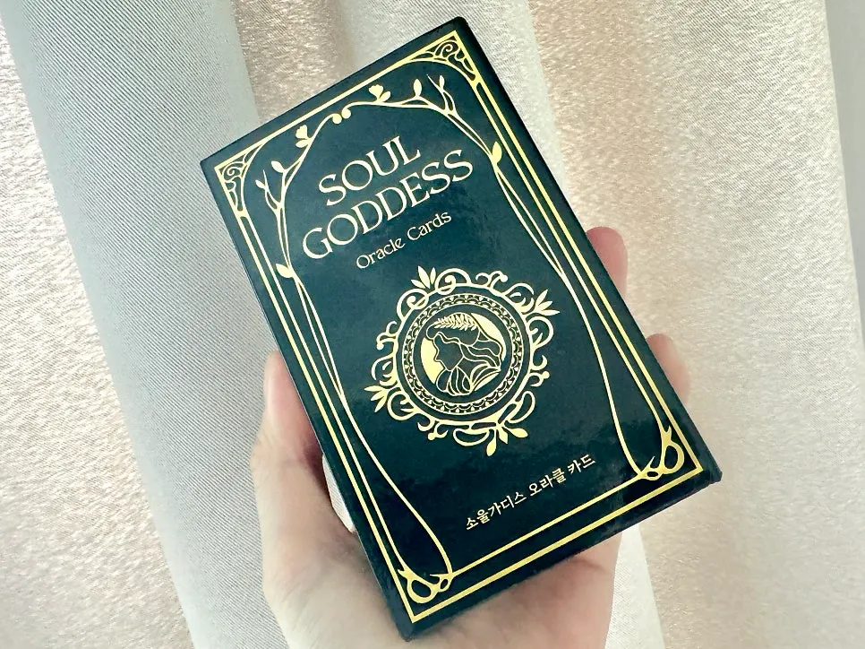 Oracle cards used as advice cards