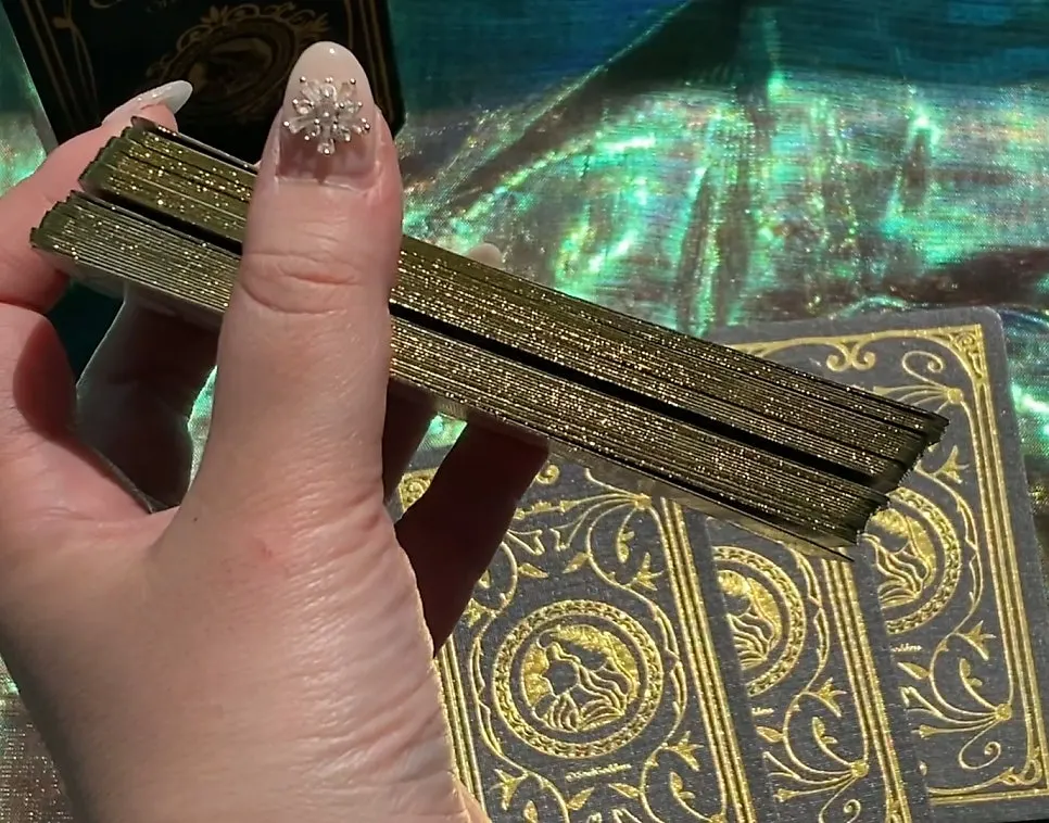 Oracle cards with gold-foil finishing
