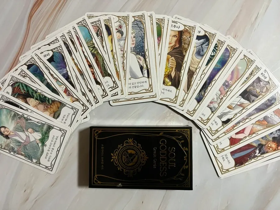 Oracle cards with intuitive messages
