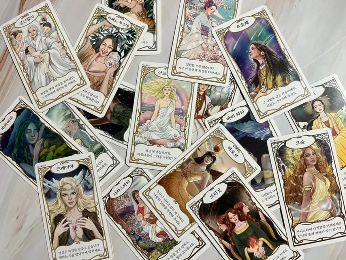 여신 이야기와 디자인이 담긴 오라클 카드