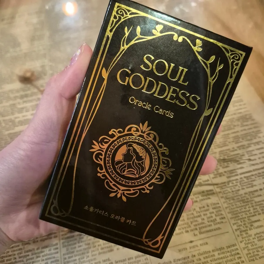 Oracle cards used without tarot knowledge