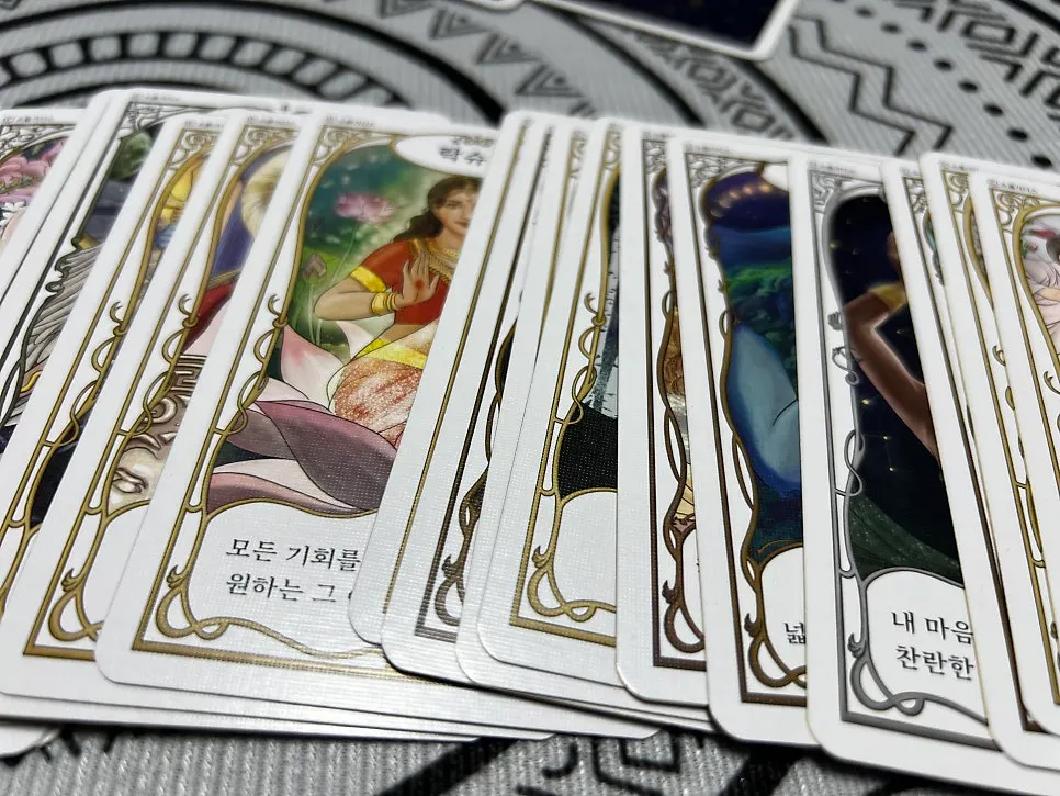 Oracle deck for helping with self-tarot interpretations
