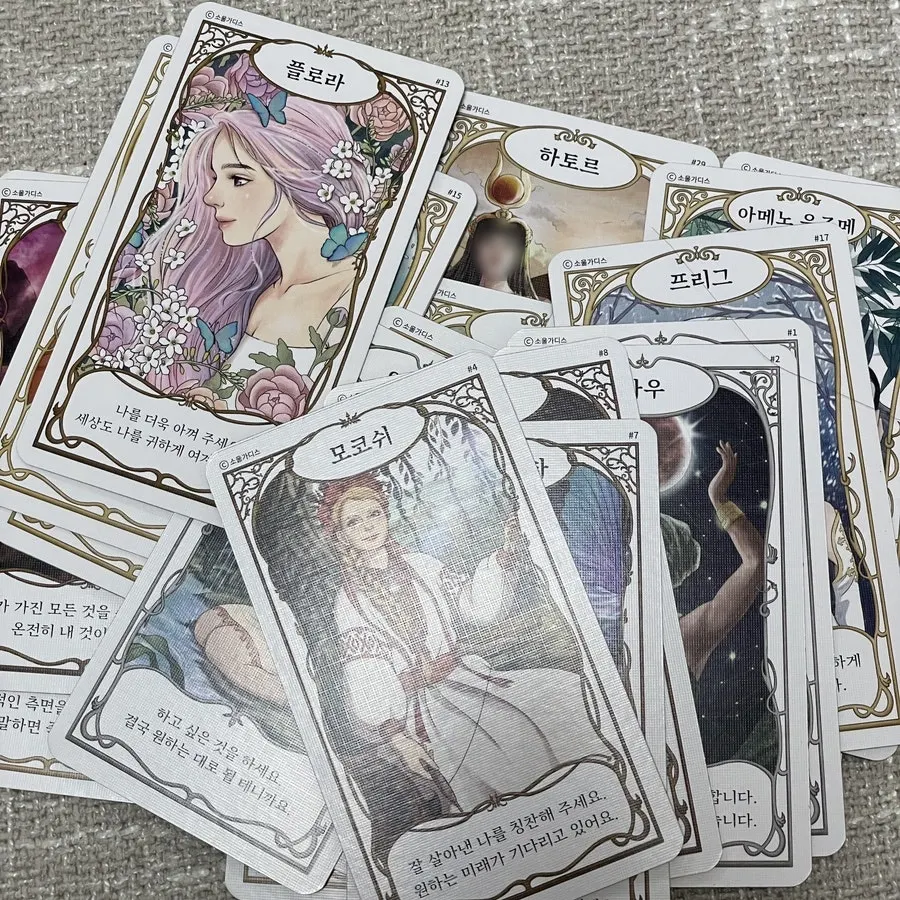 金箔とブラックのカード裏面