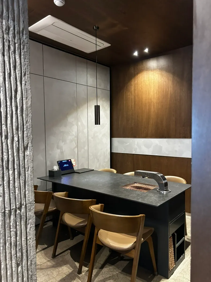 Charcoal grill tables with generous spacing
