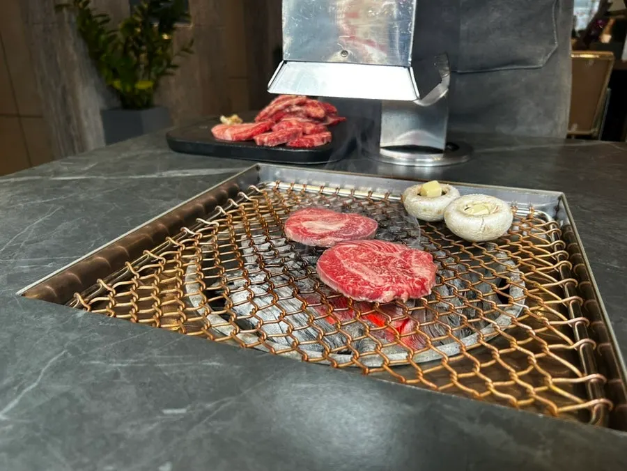 Seonghwa mixed platter 400g with sirloin and wine-marinated short rib