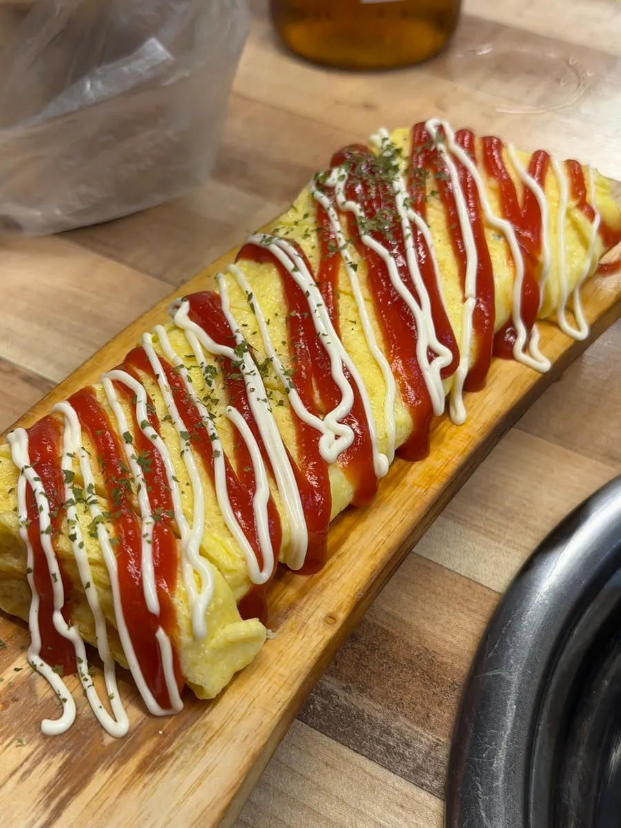A thickly rolled omelet