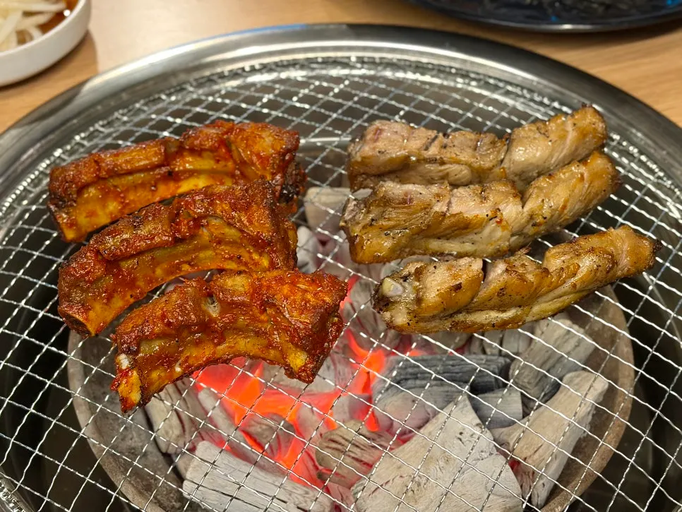 Two flavors of pork ribs ordered together