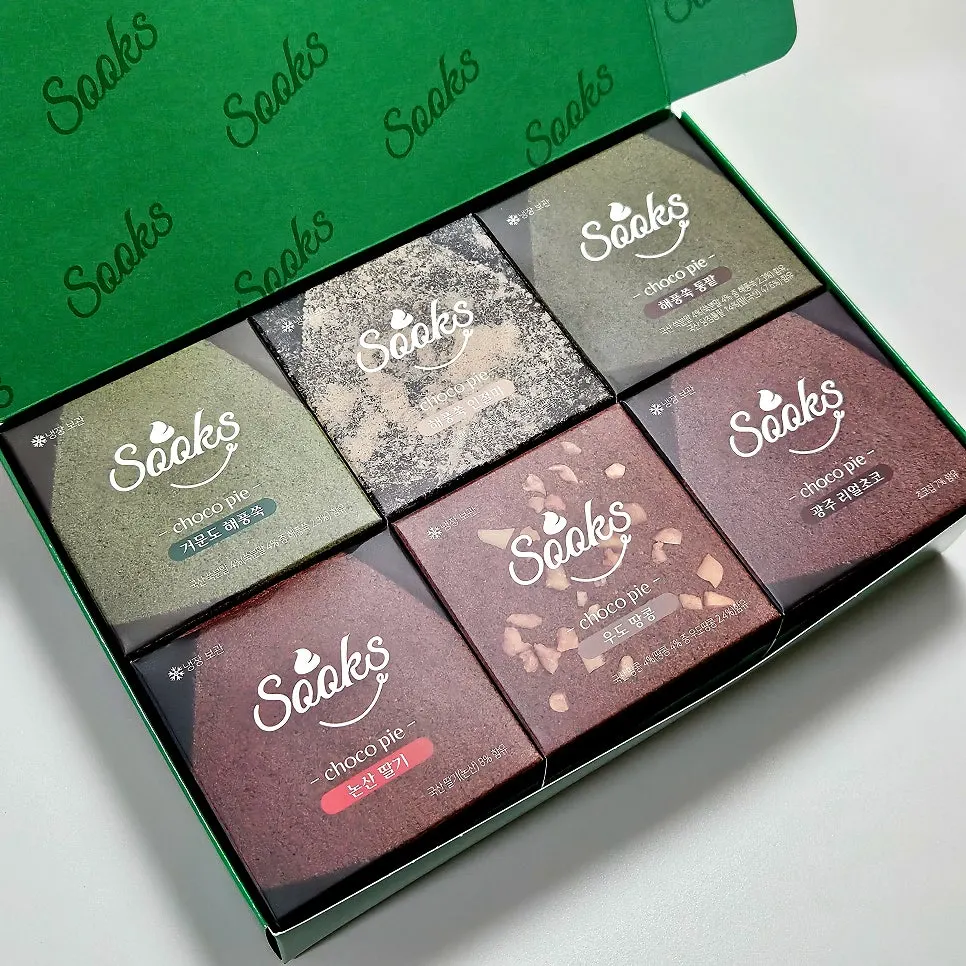 Set of 6 Ssukseu Choco Pies packed in a green box