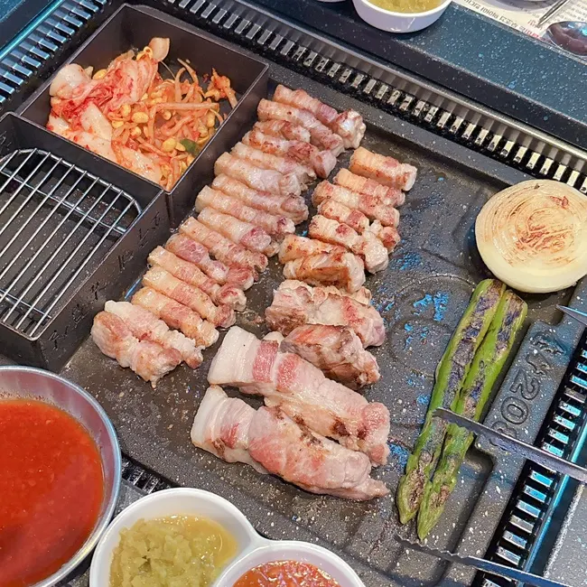 Dining with kids at Ssosam 208 Baegot Branch