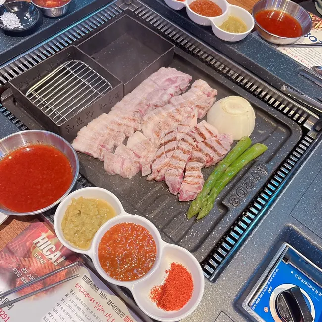 Table spread of Hanwoo Marbled Pork Basic Set with pork belly and premium cut