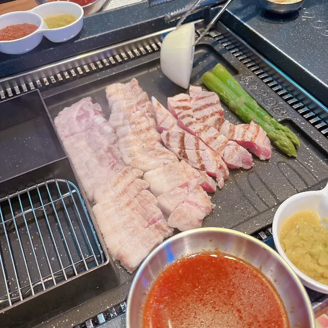 Charcoal pre-seared marbled Korean pork belly