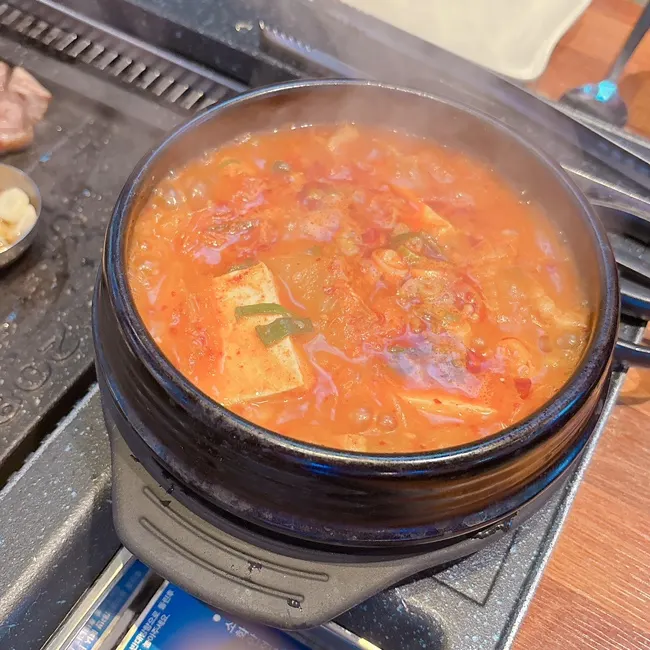 Kimchi stew with tofu and pork