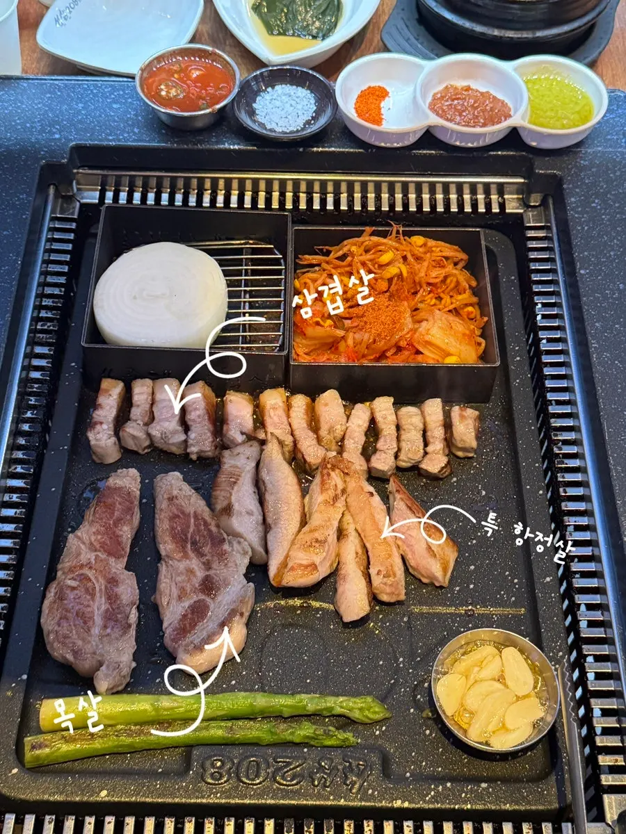 Set table and side dishes at Ssosam 208 Siheung Baegot Branch