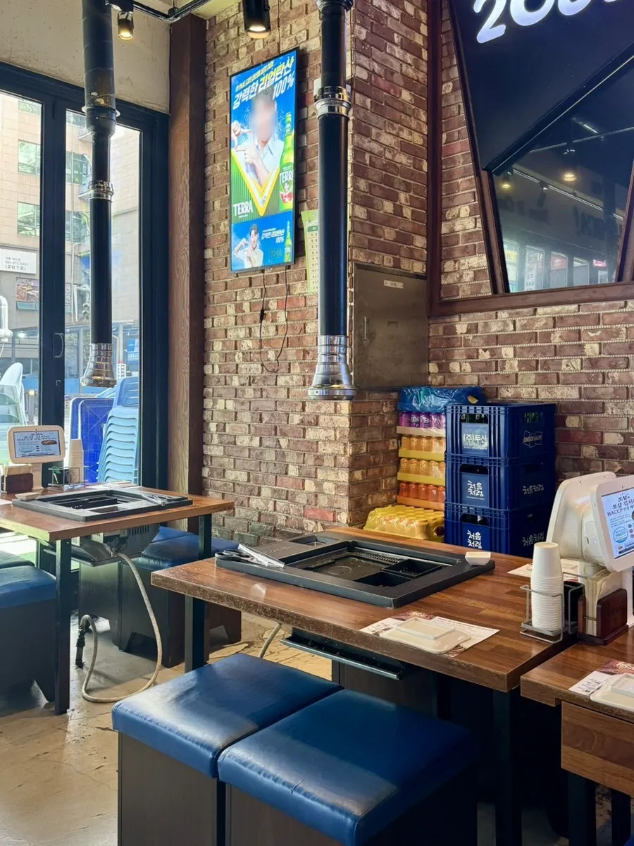 Spacious, clean interior of Ssosam 208 Siheung Baegot Branch