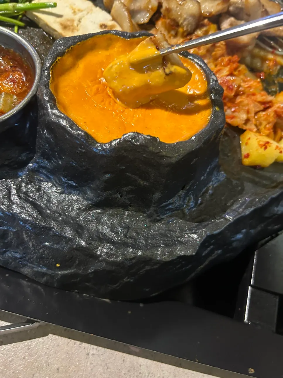 치즈 퐁듀에 찍은 천겹살