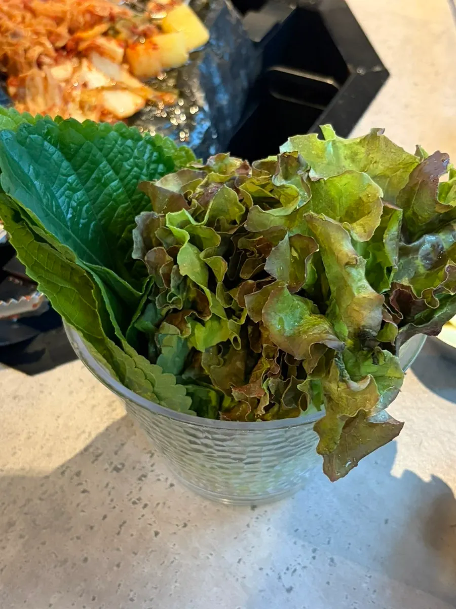 Zero-sugar cola and lettuce wraps at Ssosam 208