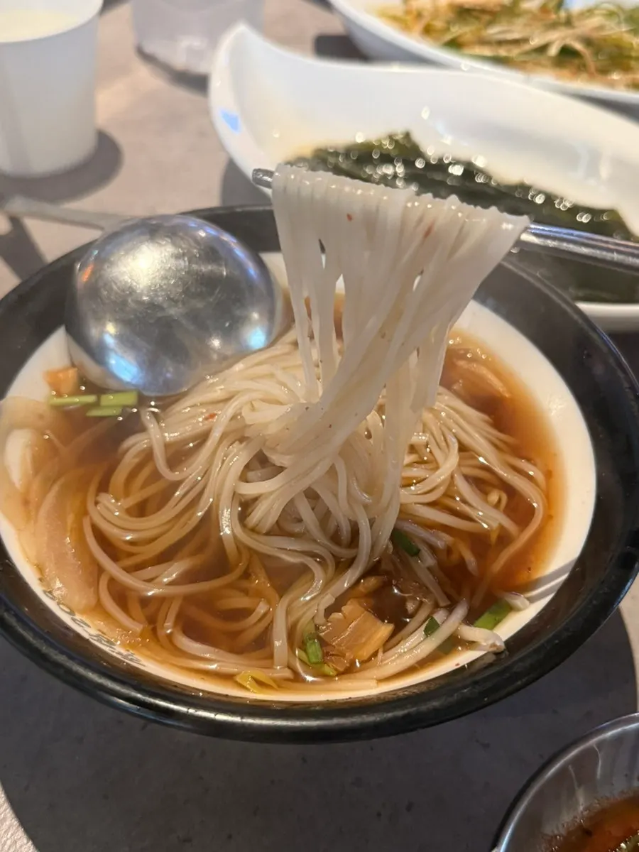 기본으로 제공되는 얼큰한 쌀국수 한 그릇
